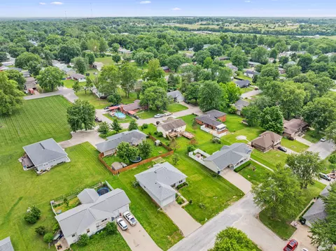 View/Area - 412 W Champain St, Eldon, MO 65026 photo 2 of 6
