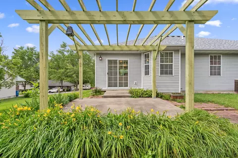 Exterior - 412 W Champain St, Eldon, MO 65026 photo 8 of 11