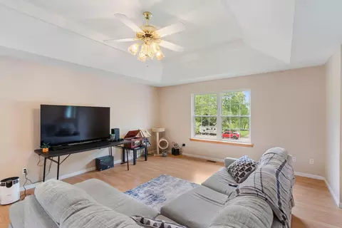 Living - 412 W Champain St, Eldon, MO 65026 photo 1 of 3