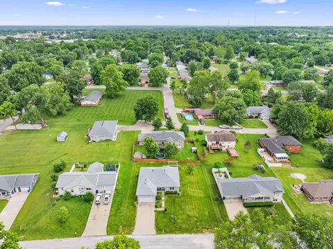 View/Area - 412 W Champain St, Eldon, MO 65026 photo 3 of 6