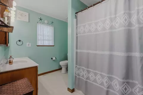 Bath - 5542 Maple Leaf Dr, Fulton, MO 65251 photo 1 of 3