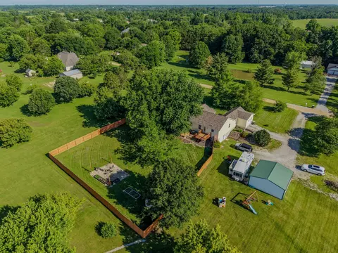 5542 Maple Leaf Dr, Fulton, MO 65251