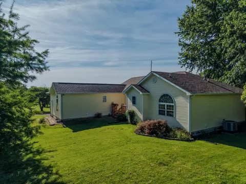 Exterior - 5542 Maple Leaf Dr, Fulton, MO 65251 photo 6 of 7