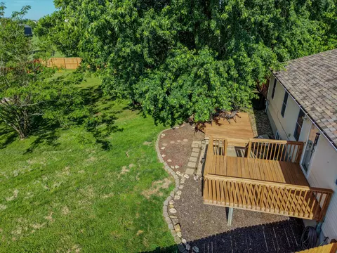Exterior - 5542 Maple Leaf Dr, Fulton, MO 65251 photo 5 of 7