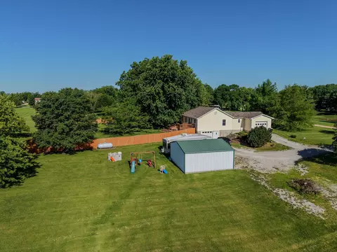 Exterior - 5542 Maple Leaf Dr, Fulton, MO 65251 photo 4 of 7