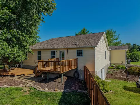 Exterior - 5542 Maple Leaf Dr, Fulton, MO 65251 photo 2 of 7