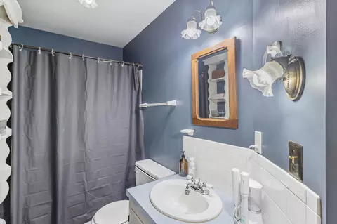 Bath - 401 E 9th St, Fulton, MO 65251 photo 1 of 2