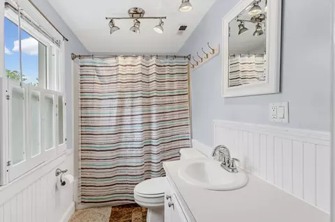 Bath - 401 E 9th St, Fulton, MO 65251 photo 2 of 2