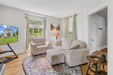 Living - 401 E 9th St, Fulton, MO 65251 photo 1 of 2