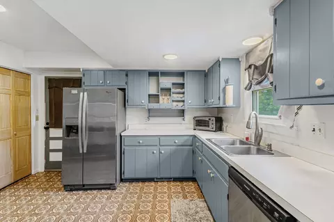 Kitchen - 401 E 9th St, Fulton, MO 65251 photo 2 of 8