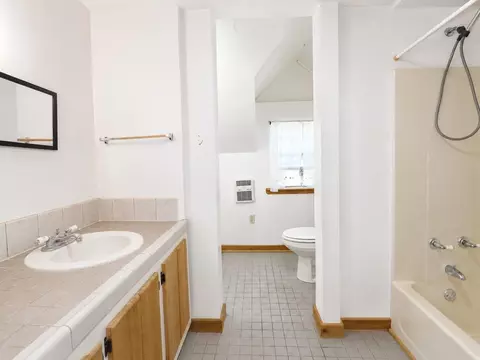 Bath - 825 High St, Fulton, MO 65251 photo 4 of 7
