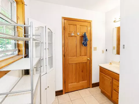 Bath - 825 High St, Fulton, MO 65251 photo 6 of 7
