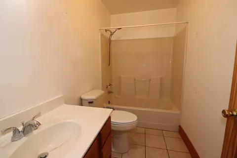 Bath - 825 High St, Fulton, MO 65251 photo 7 of 7