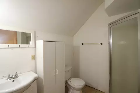 Bath - 825 High St, Fulton, MO 65251 photo 3 of 7
