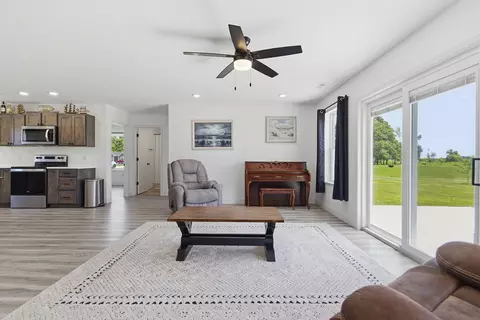 Entry Way - 10 Andy Ct, Clark, MO 65243 photo 3 of 4