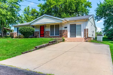 Exterior - 403 E Vine St, Mexico, MO 65265 photo 2 of 6