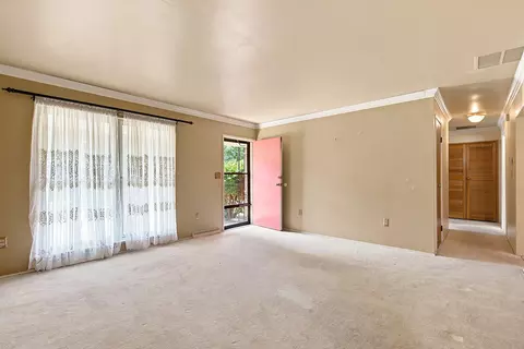 Living - 403 E Vine St, Mexico, MO 65265 photo 3 of 5