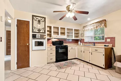 Kitchen - 403 E Vine St, Mexico, MO 65265 photo 1 of 2