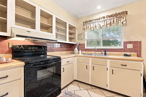 Kitchen - 403 E Vine St, Mexico, MO 65265 photo 2 of 2