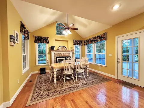 Dining - 5000 Eagle Ridge Rd, Columbia, MO 65201 photo 1 of 2