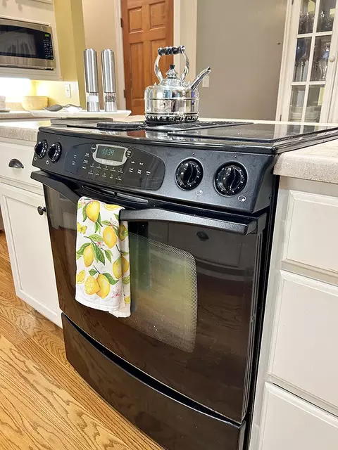 Kitchen - 5000 Eagle Ridge Rd, Columbia, MO 65201 photo 5 of 7