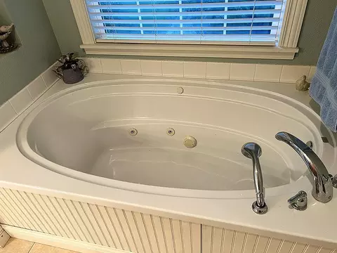 Bath - 5000 Eagle Ridge Rd, Columbia, MO 65201 photo 2 of 4