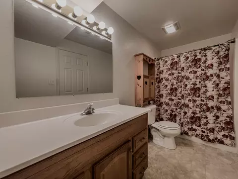 Bath - 170 Northrup Ave, Holts Summit, MO 65043 photo 4 of 4