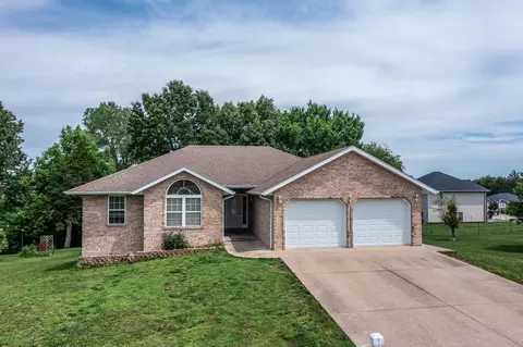 Exterior - 170 Northrup Ave, Holts Summit, MO 65043 photo 2 of 8