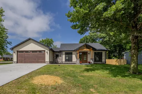 209 Meadowlake Dr, Mexico, MO 65265
