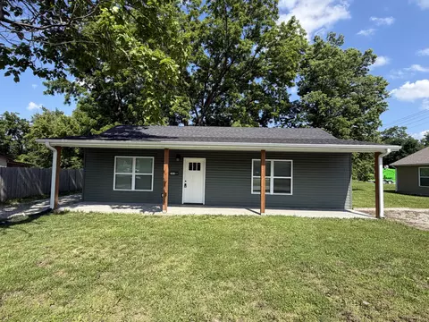 303 Knaus St, Fayette, MO 65248