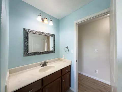 Bath - 145 Ridgeview Dr, Saint Robert, MO 65584 photo 4 of 7