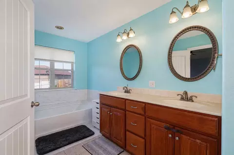 Bath - 145 Ridgeview Dr, Saint Robert, MO 65584 photo 1 of 7