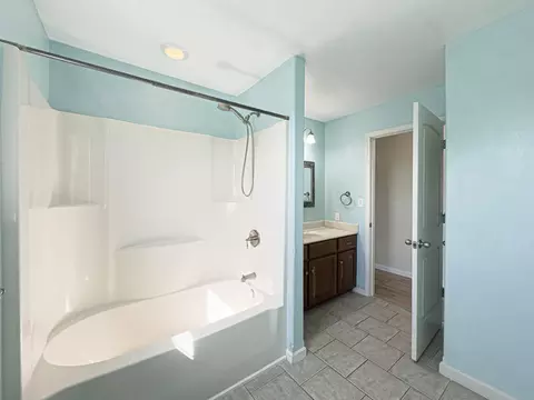 Bath - 145 Ridgeview Dr, Saint Robert, MO 65584 photo 6 of 7