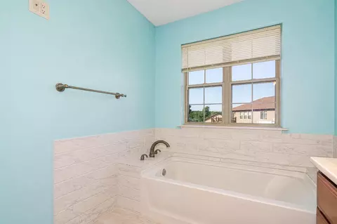 Bath - 145 Ridgeview Dr, Saint Robert, MO 65584 photo 2 of 7
