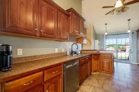 Kitchen - 145 Ridgeview Dr, Saint Robert, MO 65584 photo 2 of 4