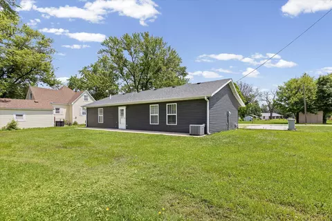 Exterior - 413 N Lee St, Centralia, MO 65240 photo 3 of 4