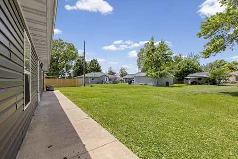 Exterior - 413 N Lee St, Centralia, MO 65240 photo 2 of 4