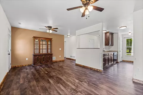 Living - 413 N Lee St, Centralia, MO 65240 photo 2 of 3