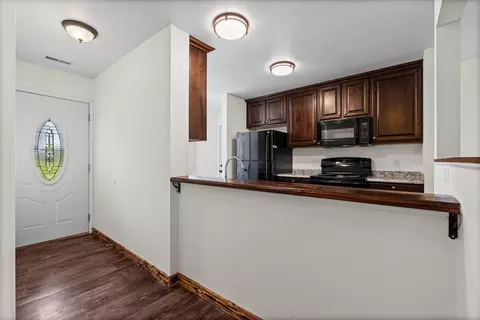 Entry Way - 413 N Lee St, Centralia, MO 65240 photo 1 of 2
