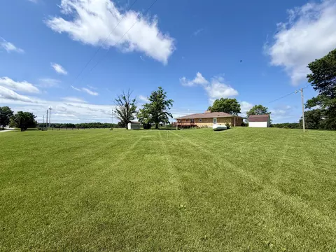 Exterior - 600 E Canole Rd, Sturgeon, MO 65284 photo 5 of 9