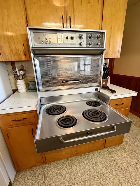 Kitchen - 600 E Canole Rd, Sturgeon, MO 65284 photo 3 of 3