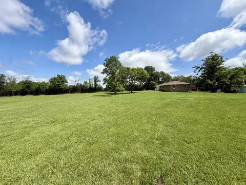 Exterior - 600 E Canole Rd, Sturgeon, MO 65284 photo 4 of 9
