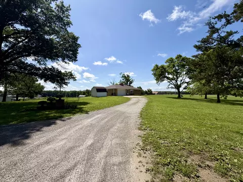 Exterior - 600 E Canole Rd, Sturgeon, MO 65284 photo 3 of 9