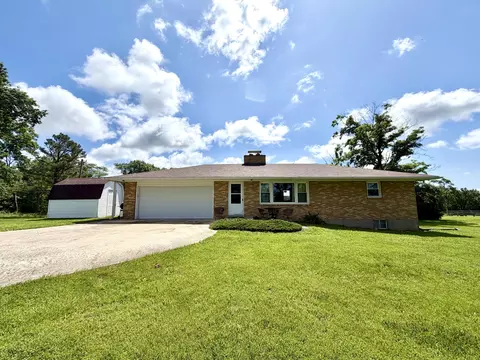 Exterior - 600 E Canole Rd, Sturgeon, MO 65284 photo 2 of 9