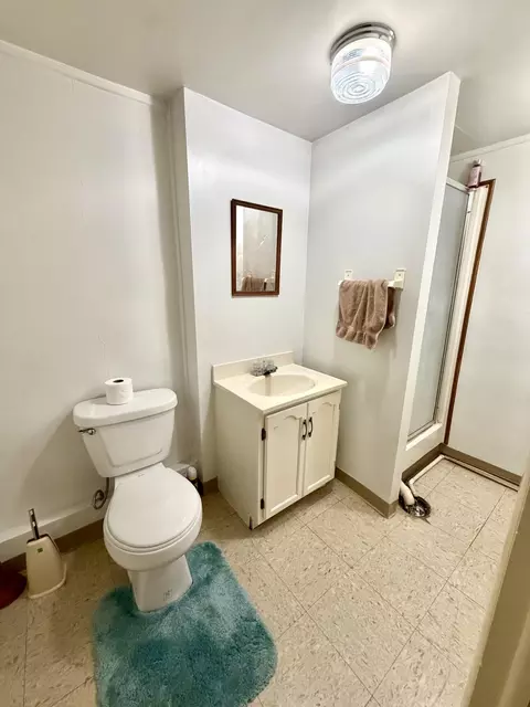 Bath - 600 E Canole Rd, Sturgeon, MO 65284 photo 2 of 2