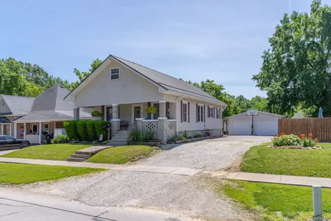 618 Taylor St, Moberly, MO 65270