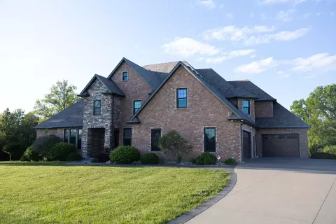 814 Lockport Dr, Centralia, MO 65240