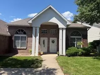 20 N Cedar Lake Dr #E, Columbia, MO 65203