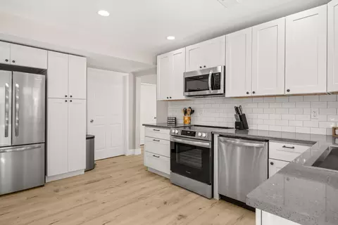 Kitchen - 48 Lake Village Rd, Eldon, MO 65026 photo 2 of 3