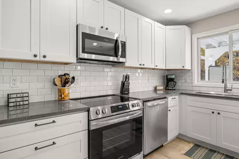 Kitchen - 48 Lake Village Rd, Eldon, MO 65026 photo 3 of 3